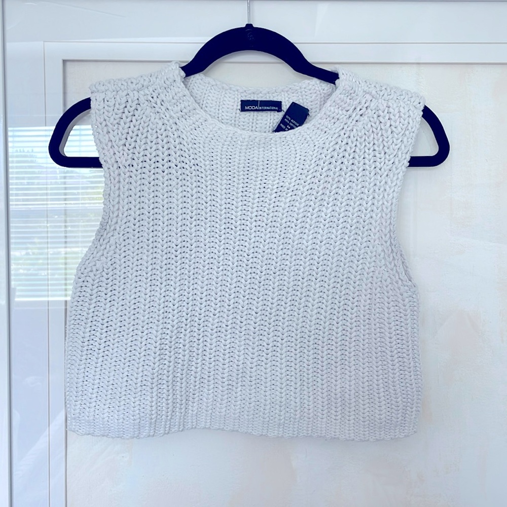 Moda International cropped knit sweater tank -size M
